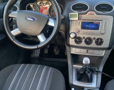 Серый Форд Фокус, объемом двигателя 1.56 л и пробегом 350 тыс. км за 4800 $, фото 11 на Automoto.ua