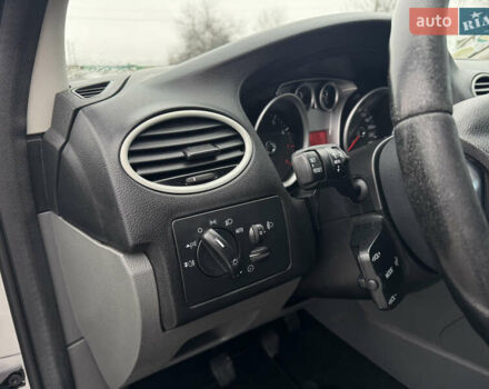 Серый Форд Фокус, объемом двигателя 1.6 л и пробегом 250 тыс. км за 5250 $, фото 23 на Automoto.ua