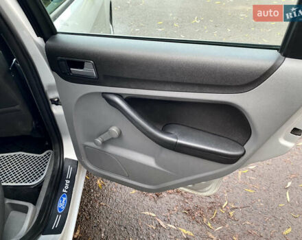 Серый Форд Фокус, объемом двигателя 1.56 л и пробегом 312 тыс. км за 5800 $, фото 23 на Automoto.ua