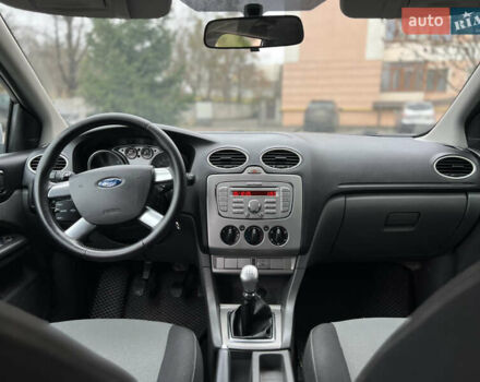 Серый Форд Фокус, объемом двигателя 1.6 л и пробегом 264 тыс. км за 4150 $, фото 11 на Automoto.ua