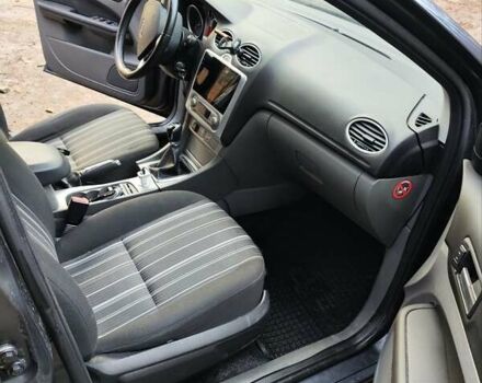 Серый Форд Фокус, объемом двигателя 1.8 л и пробегом 230 тыс. км за 5500 $, фото 6 на Automoto.ua