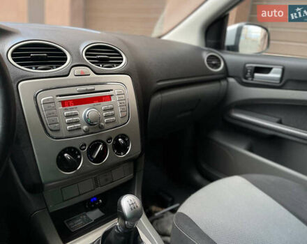 Серый Форд Фокус, объемом двигателя 1.6 л и пробегом 264 тыс. км за 3900 $, фото 10 на Automoto.ua