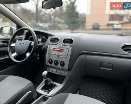 Серый Форд Фокус, объемом двигателя 1.6 л и пробегом 264 тыс. км за 4150 $, фото 48 на Automoto.ua