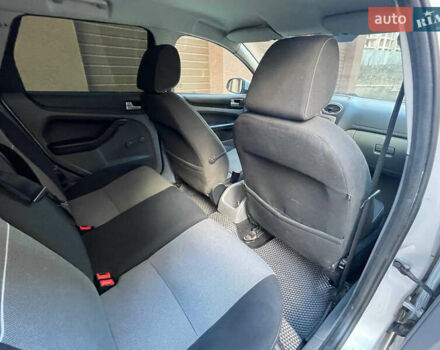 Серый Форд Фокус, объемом двигателя 1.6 л и пробегом 264 тыс. км за 3900 $, фото 22 на Automoto.ua