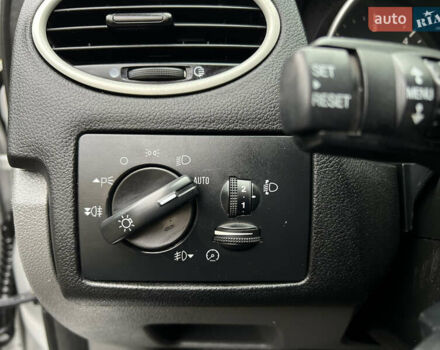 Серый Форд Фокус, объемом двигателя 1.6 л и пробегом 264 тыс. км за 4150 $, фото 51 на Automoto.ua