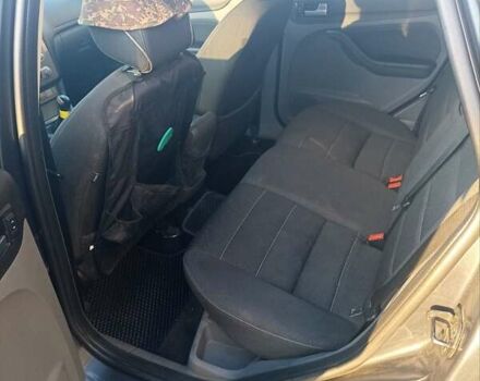 Серый Форд Фокус, объемом двигателя 1.6 л и пробегом 263 тыс. км за 5500 $, фото 4 на Automoto.ua