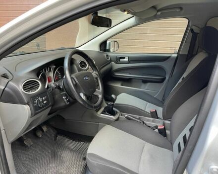 Серый Форд Фокус, объемом двигателя 1.6 л и пробегом 260 тыс. км за 3899 $, фото 6 на Automoto.ua