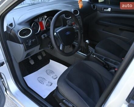 Серый Форд Фокус, объемом двигателя 1.6 л и пробегом 296 тыс. км за 5350 $, фото 14 на Automoto.ua