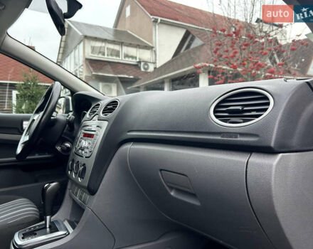 Сірий Форд Фокус, об'ємом двигуна 1.6 л та пробігом 165 тис. км за 6499 $, фото 67 на Automoto.ua