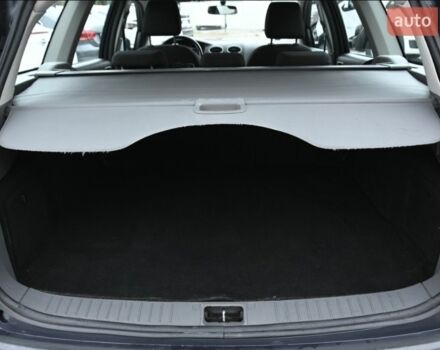 Серый Форд Фокус, объемом двигателя 1.6 л и пробегом 231 тыс. км за 5200 $, фото 7 на Automoto.ua