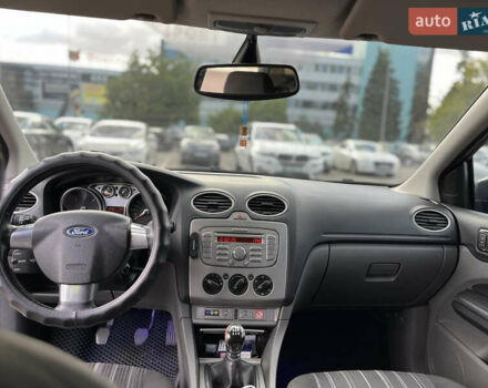 Серый Форд Фокус, объемом двигателя 1.6 л и пробегом 315 тыс. км за 5600 $, фото 11 на Automoto.ua