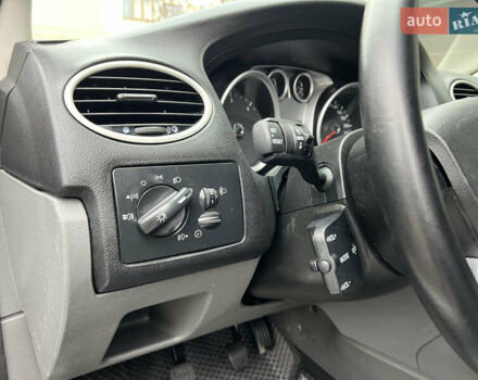 Серый Форд Фокус, объемом двигателя 1.6 л и пробегом 264 тыс. км за 4150 $, фото 25 на Automoto.ua