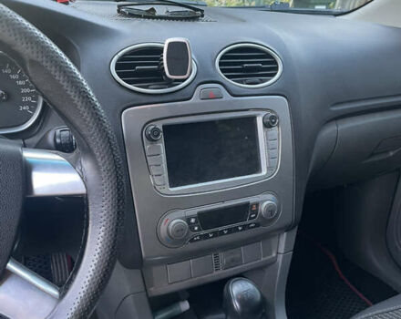 Серый Форд Фокус, объемом двигателя 1.6 л и пробегом 346 тыс. км за 5000 $, фото 7 на Automoto.ua