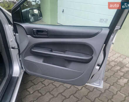 Серый Форд Фокус, объемом двигателя 1.6 л и пробегом 228 тыс. км за 4650 $, фото 18 на Automoto.ua