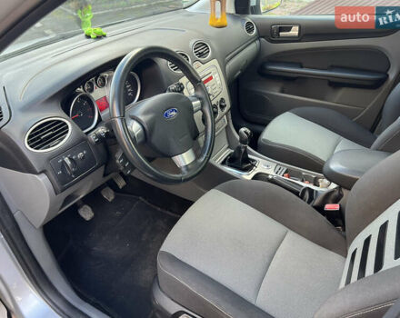 Сірий Форд Фокус, об'ємом двигуна 1.6 л та пробігом 237 тис. км за 5350 $, фото 2 на Automoto.ua
