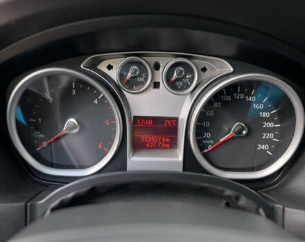 Серый Форд Фокус, объемом двигателя 1.6 л и пробегом 315 тыс. км за 5600 $, фото 9 на Automoto.ua