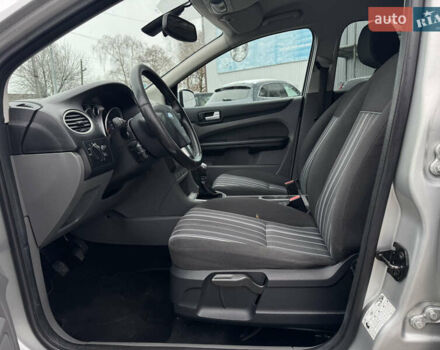 Серый Форд Фокус, объемом двигателя 1.6 л и пробегом 250 тыс. км за 5250 $, фото 18 на Automoto.ua