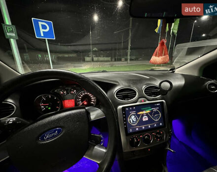 Серый Форд Фокус, объемом двигателя 1.8 л и пробегом 235 тыс. км за 5900 $, фото 18 на Automoto.ua