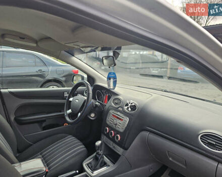 Серый Форд Фокус, объемом двигателя 1.6 л и пробегом 280 тыс. км за 4100 $, фото 13 на Automoto.ua