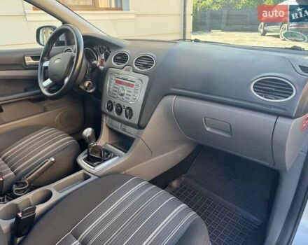 Серый Форд Фокус, объемом двигателя 1.6 л и пробегом 199 тыс. км за 4950 $, фото 43 на Automoto.ua