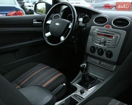 Серый Форд Фокус, объемом двигателя 1.6 л и пробегом 231 тыс. км за 5200 $, фото 6 на Automoto.ua