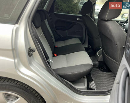 Серый Форд Фокус, объемом двигателя 1.6 л и пробегом 264 тыс. км за 4150 $, фото 46 на Automoto.ua