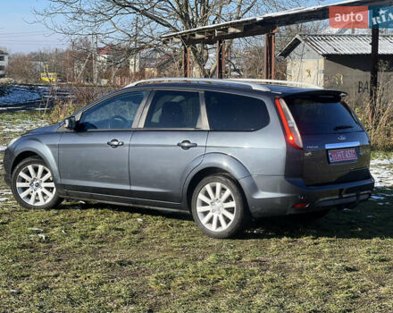 Серый Форд Фокус, объемом двигателя 1.6 л и пробегом 300 тыс. км за 5400 $, фото 1 на Automoto.ua