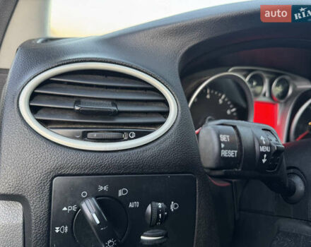 Серый Форд Фокус, объемом двигателя 1.6 л и пробегом 230 тыс. км за 4599 $, фото 68 на Automoto.ua