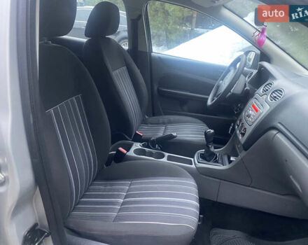 Серый Форд Фокус, объемом двигателя 1.6 л и пробегом 228 тыс. км за 4650 $, фото 17 на Automoto.ua