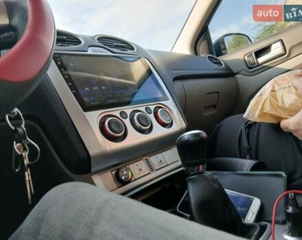 Серый Форд Фокус, объемом двигателя 1.6 л и пробегом 250 тыс. км за 5400 $, фото 2 на Automoto.ua