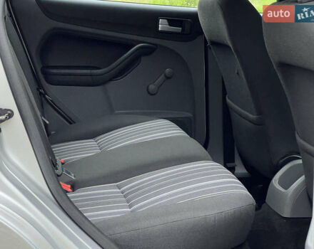 Серый Форд Фокус, объемом двигателя 1.56 л и пробегом 221 тыс. км за 5500 $, фото 9 на Automoto.ua