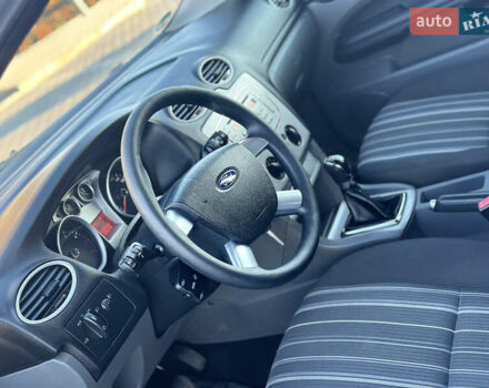 Серый Форд Фокус, объемом двигателя 1.6 л и пробегом 210 тыс. км за 5200 $, фото 2 на Automoto.ua