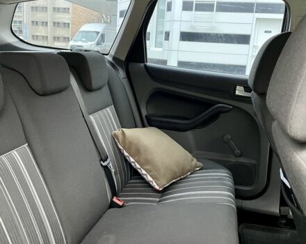 Серый Форд Фокус, объемом двигателя 1.6 л и пробегом 266 тыс. км за 5700 $, фото 6 на Automoto.ua