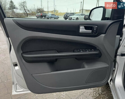 Серый Форд Фокус, объемом двигателя 1.6 л и пробегом 250 тыс. км за 5250 $, фото 21 на Automoto.ua