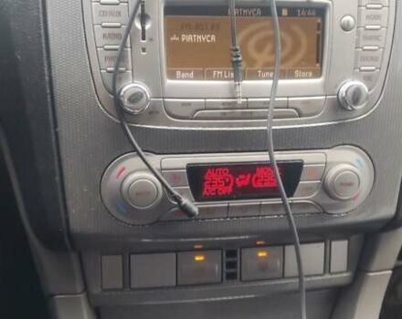 Серый Форд Фокус, объемом двигателя 1.6 л и пробегом 240 тыс. км за 5100 $, фото 4 на Automoto.ua