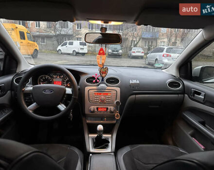 Серый Форд Фокус, объемом двигателя 1.6 л и пробегом 337 тыс. км за 5000 $, фото 26 на Automoto.ua