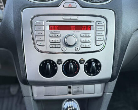 Серый Форд Фокус, объемом двигателя 1.6 л и пробегом 210 тыс. км за 5200 $, фото 45 на Automoto.ua