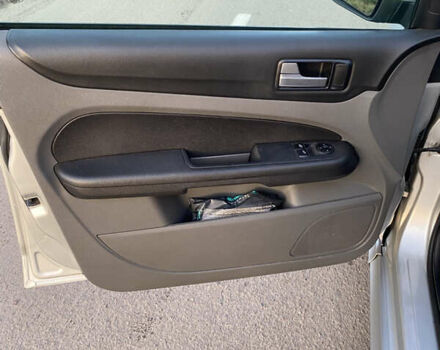 Серый Форд Фокус, объемом двигателя 1.56 л и пробегом 350 тыс. км за 4800 $, фото 9 на Automoto.ua