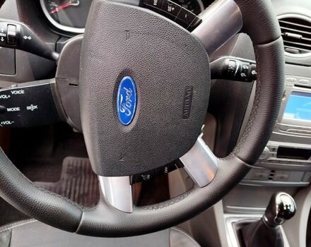 Серый Форд Фокус, объемом двигателя 1.8 л и пробегом 194 тыс. км за 6700 $, фото 4 на Automoto.ua