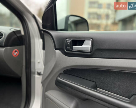 Серый Форд Фокус, объемом двигателя 1.6 л и пробегом 264 тыс. км за 4150 $, фото 44 на Automoto.ua