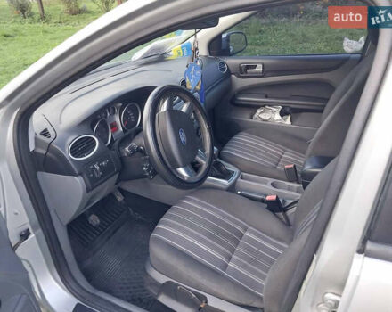 Сірий Форд Фокус, об'ємом двигуна 1.6 л та пробігом 295 тис. км за 5300 $, фото 3 на Automoto.ua