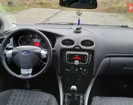 Серый Форд Фокус, объемом двигателя 1.6 л и пробегом 278 тыс. км за 4600 $, фото 4 на Automoto.ua