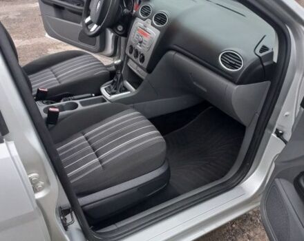 Серый Форд Фокус, объемом двигателя 1.6 л и пробегом 300 тыс. км за 4900 $, фото 2 на Automoto.ua