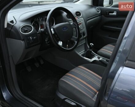 Серый Форд Фокус, объемом двигателя 1.6 л и пробегом 231 тыс. км за 5200 $, фото 4 на Automoto.ua