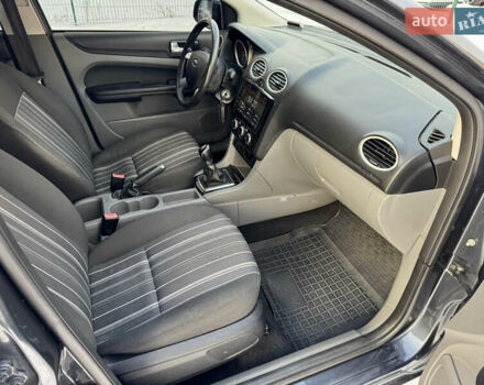 Серый Форд Фокус, объемом двигателя 1.6 л и пробегом 230 тыс. км за 5500 $, фото 36 на Automoto.ua