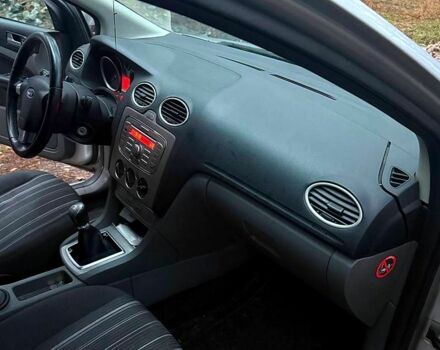 Серый Форд Фокус, объемом двигателя 1.6 л и пробегом 226 тыс. км за 5800 $, фото 6 на Automoto.ua