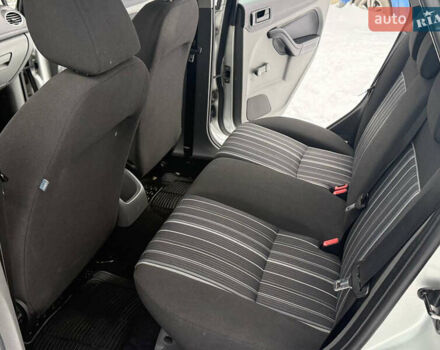 Сірий Форд Фокус, об'ємом двигуна 1.6 л та пробігом 225 тис. км за 4300 $, фото 51 на Automoto.ua