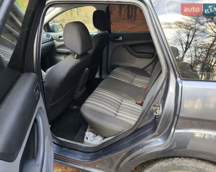 Серый Форд Фокус, объемом двигателя 1.8 л и пробегом 230 тыс. км за 5500 $, фото 4 на Automoto.ua