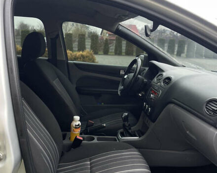 Серый Форд Фокус, объемом двигателя 1.6 л и пробегом 315 тыс. км за 4650 $, фото 27 на Automoto.ua