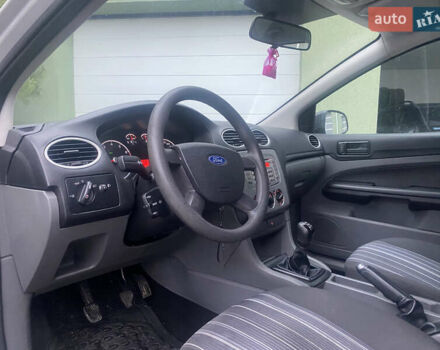 Серый Форд Фокус, объемом двигателя 1.6 л и пробегом 228 тыс. км за 4650 $, фото 22 на Automoto.ua